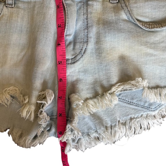 Bullhead Black Size 5 Washed Light Blue Cutoff Jean Shorts Fringe - Picture 4 of 10